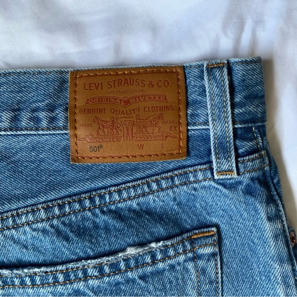 Levi 501 Jeans - Picture 6 of 9
